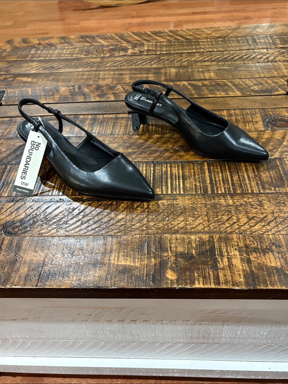 11 WIDE No Boundaries Black Pointed Slingback Kitten Heel